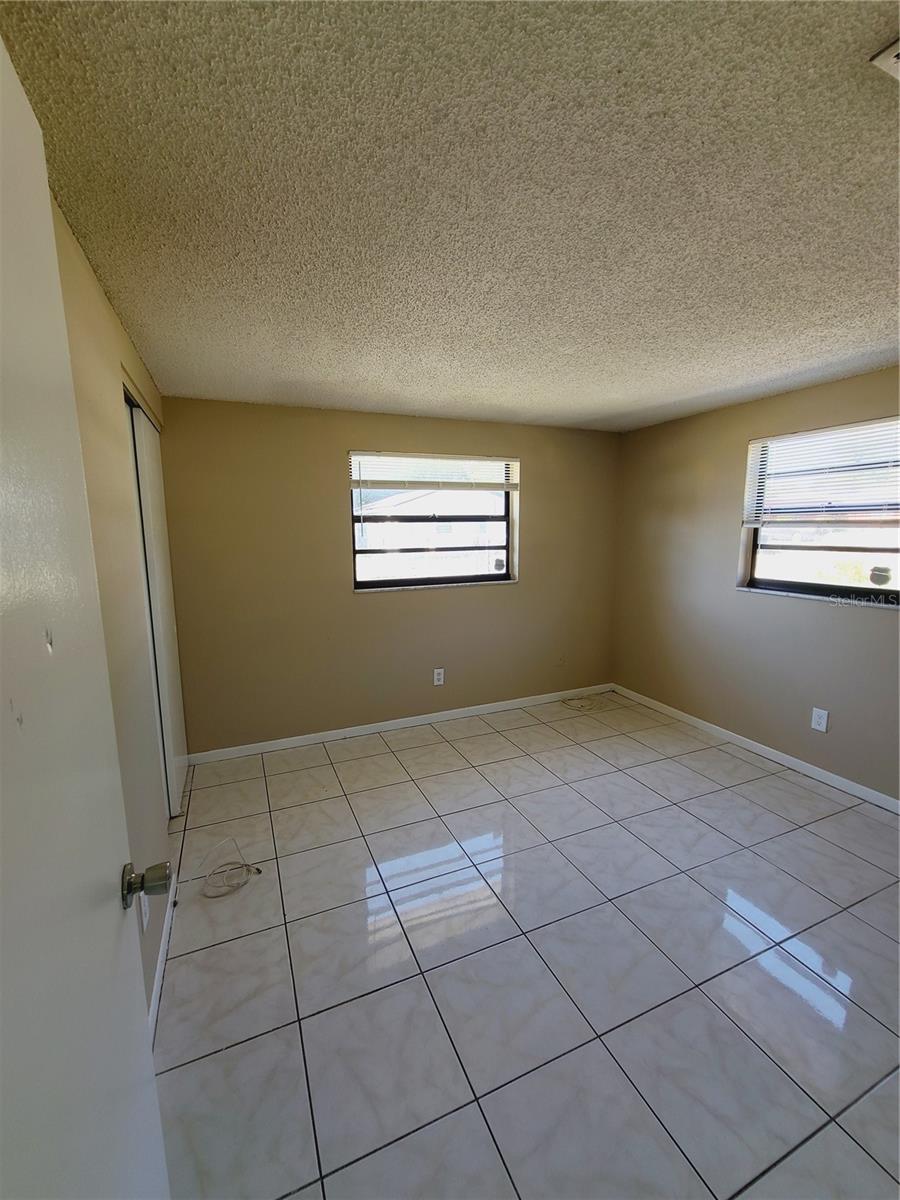 Image 21 of 36 For 4747 15th Avenue S