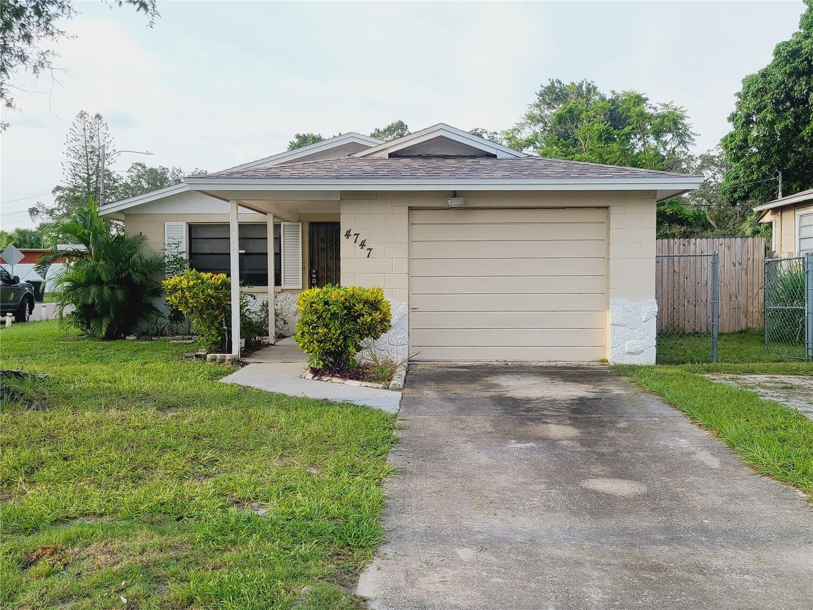 Image 4 of 36 For 4747 15th Avenue S