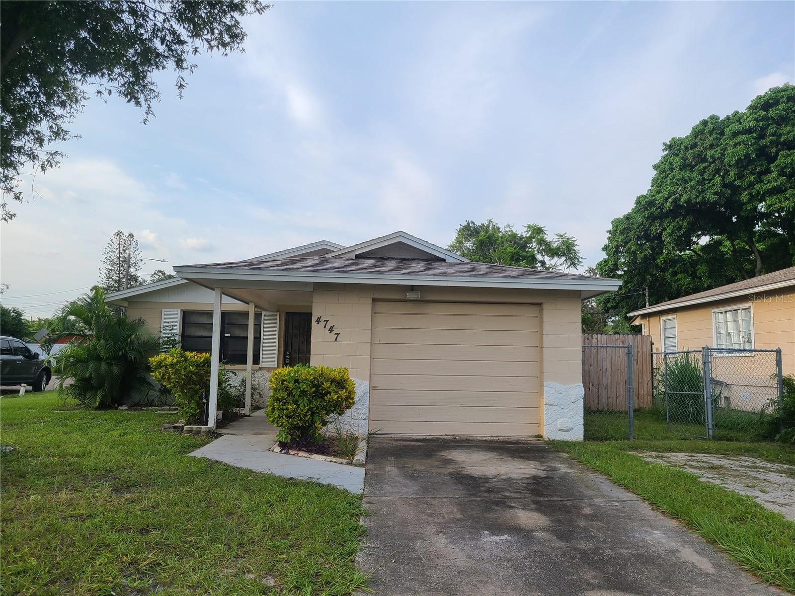 Image 5 of 36 For 4747 15th Avenue S