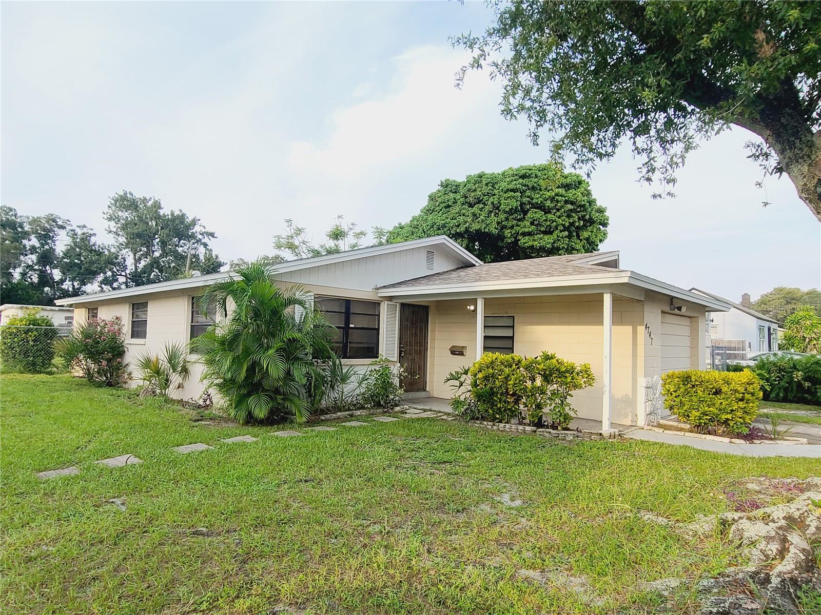 Image 6 of 36 For 4747 15th Avenue S