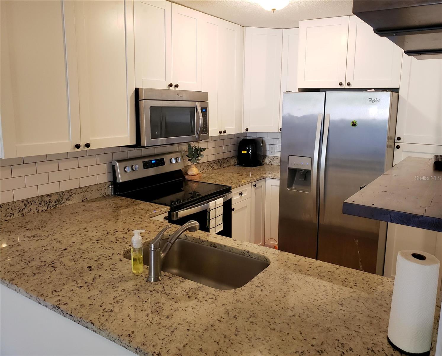 Image 4 of 20 For 15215 Amberly Drive 208