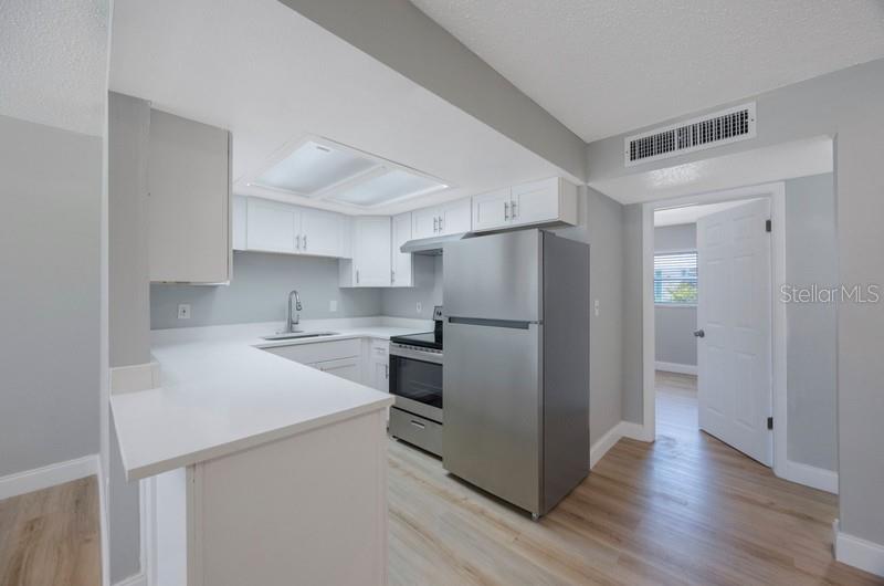 Image 8 of 18 For 6810-6820 Park Street South  16