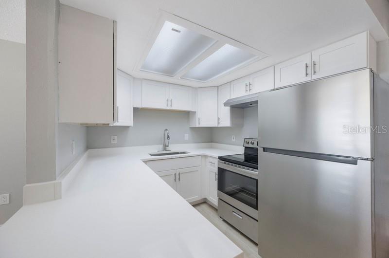 Image 9 of 18 For 6810-6820 Park Street South  16