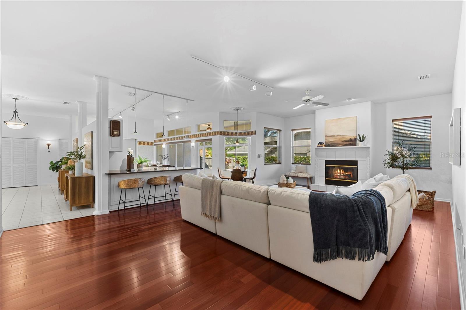 Image 12 of 55 For 642 Weathersfield Drive