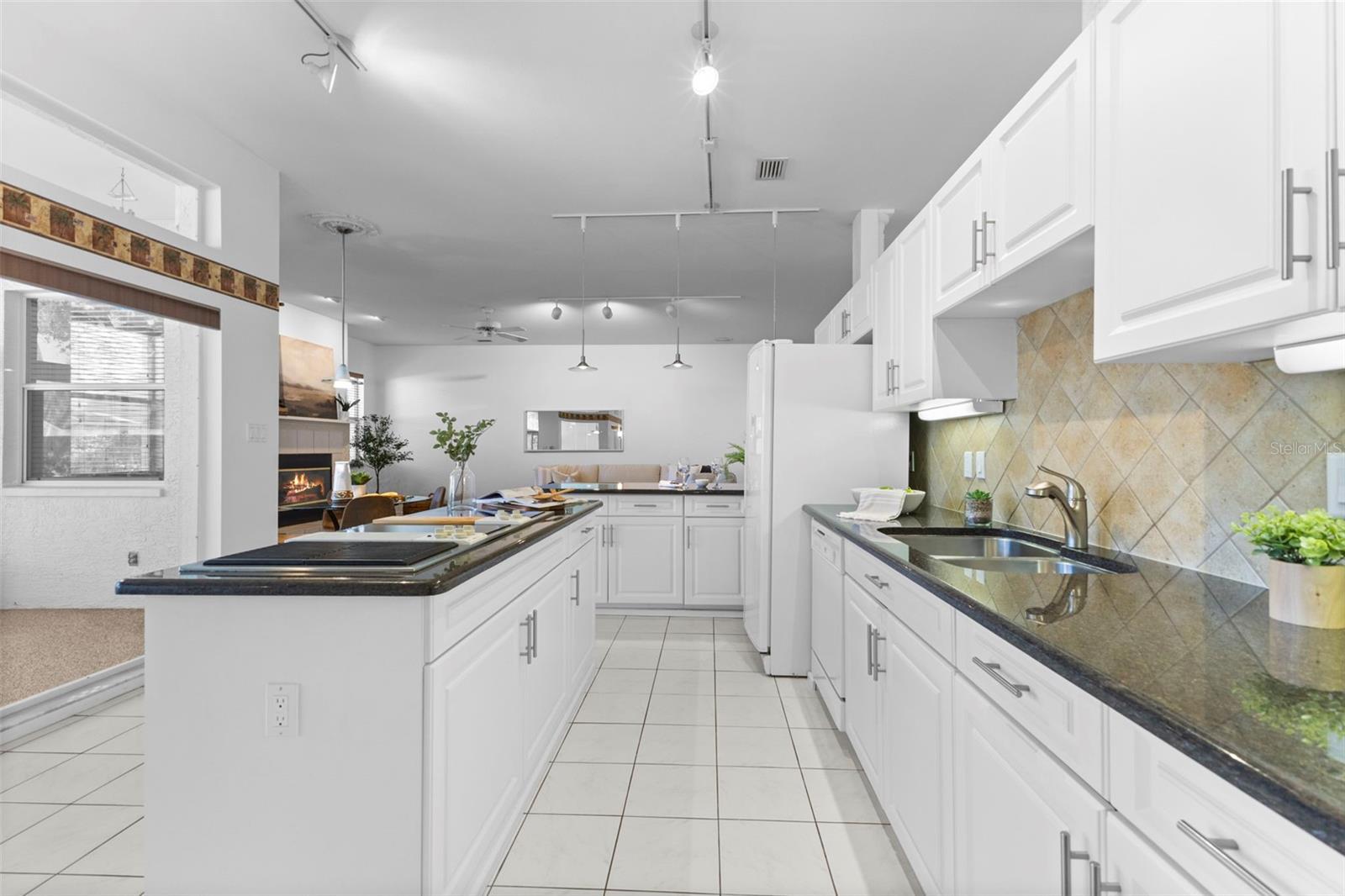 Image 20 of 55 For 642 Weathersfield Drive