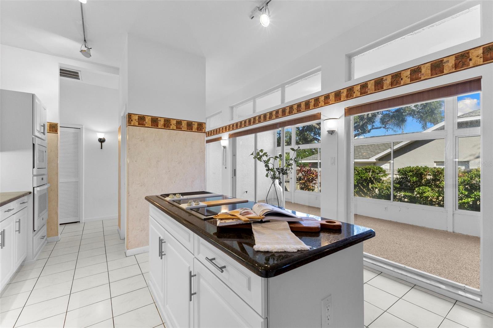 Image 21 of 55 For 642 Weathersfield Drive