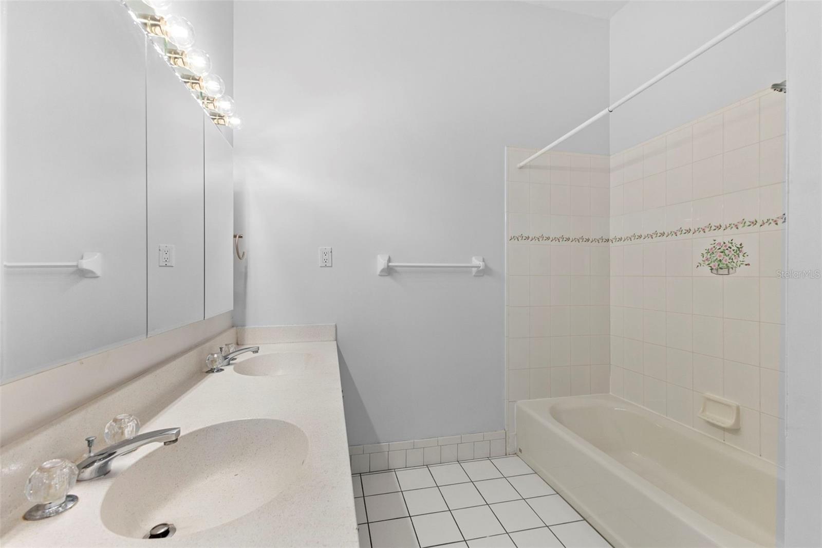 Image 34 of 55 For 642 Weathersfield Drive