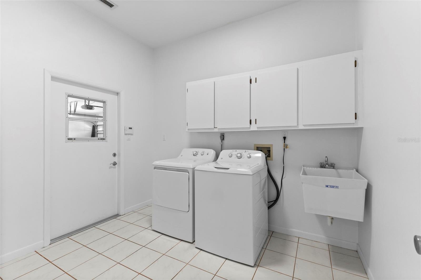 Image 35 of 55 For 642 Weathersfield Drive