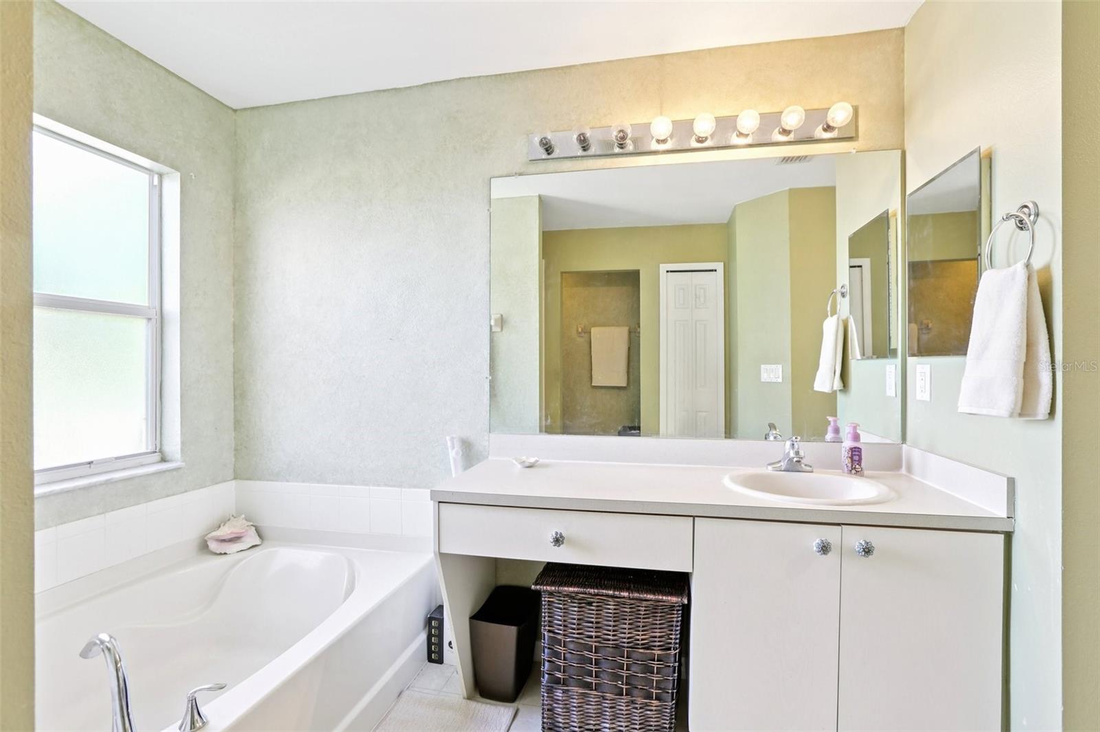 Image 14 of 69 For 11511 Crestlake Village Drive