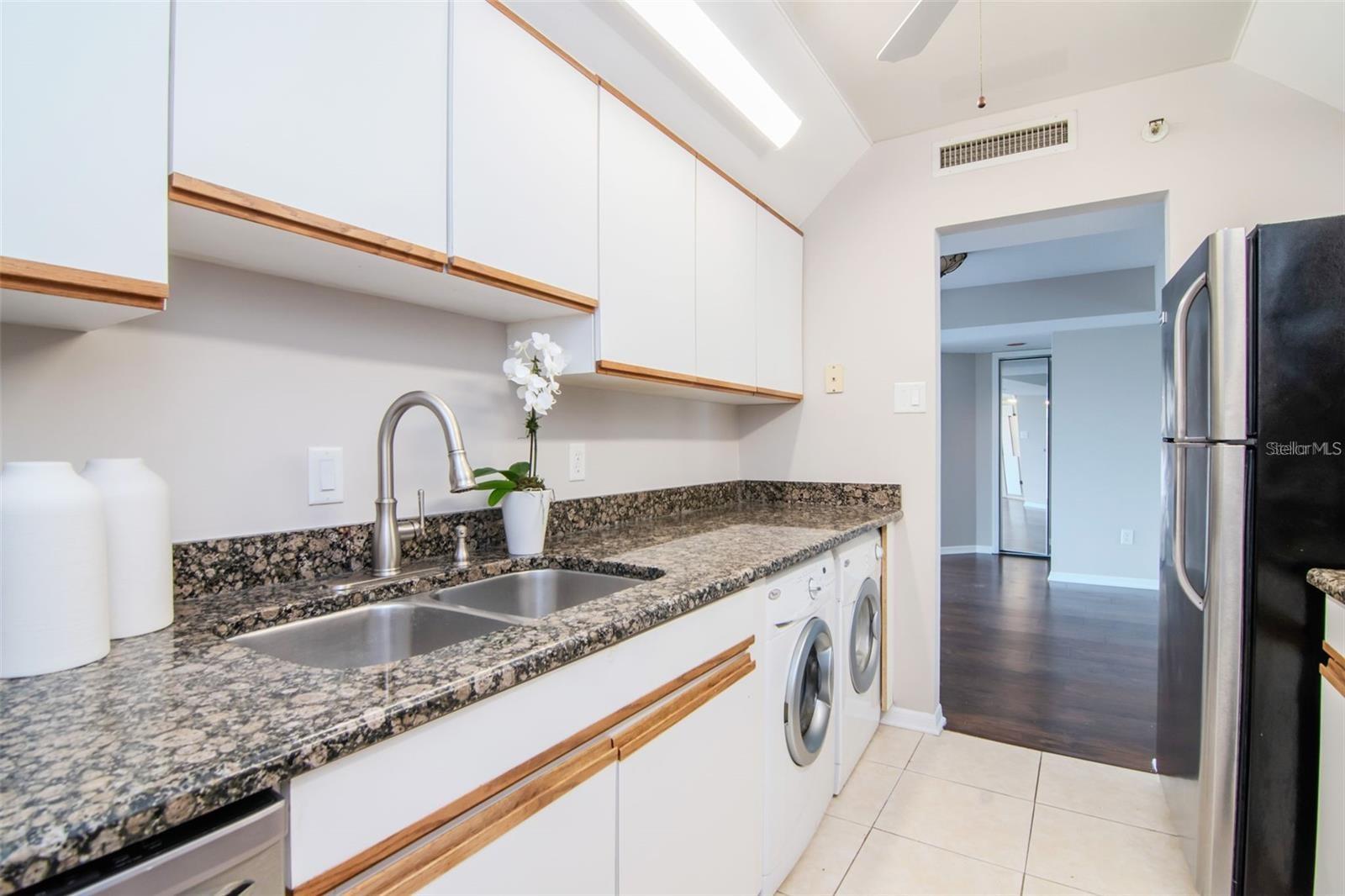 Image 6 of 18 For 3211 Swann Avenue 502