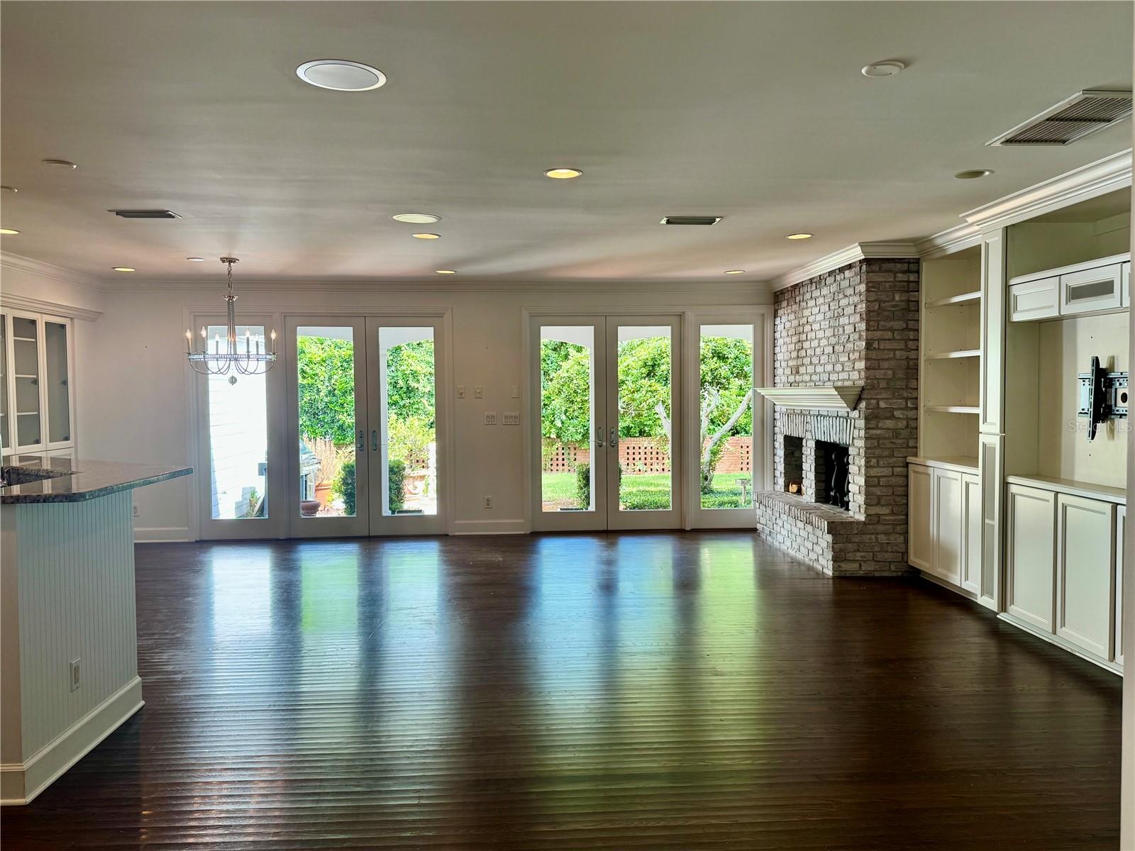 Image 3 of 14 For 912 Himes Avenue