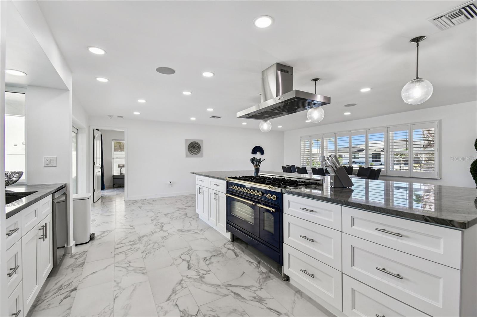 Image 13 of 82 For 340 Palm Island Ne