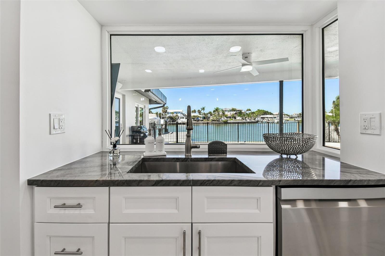 Image 16 of 82 For 340 Palm Island Ne