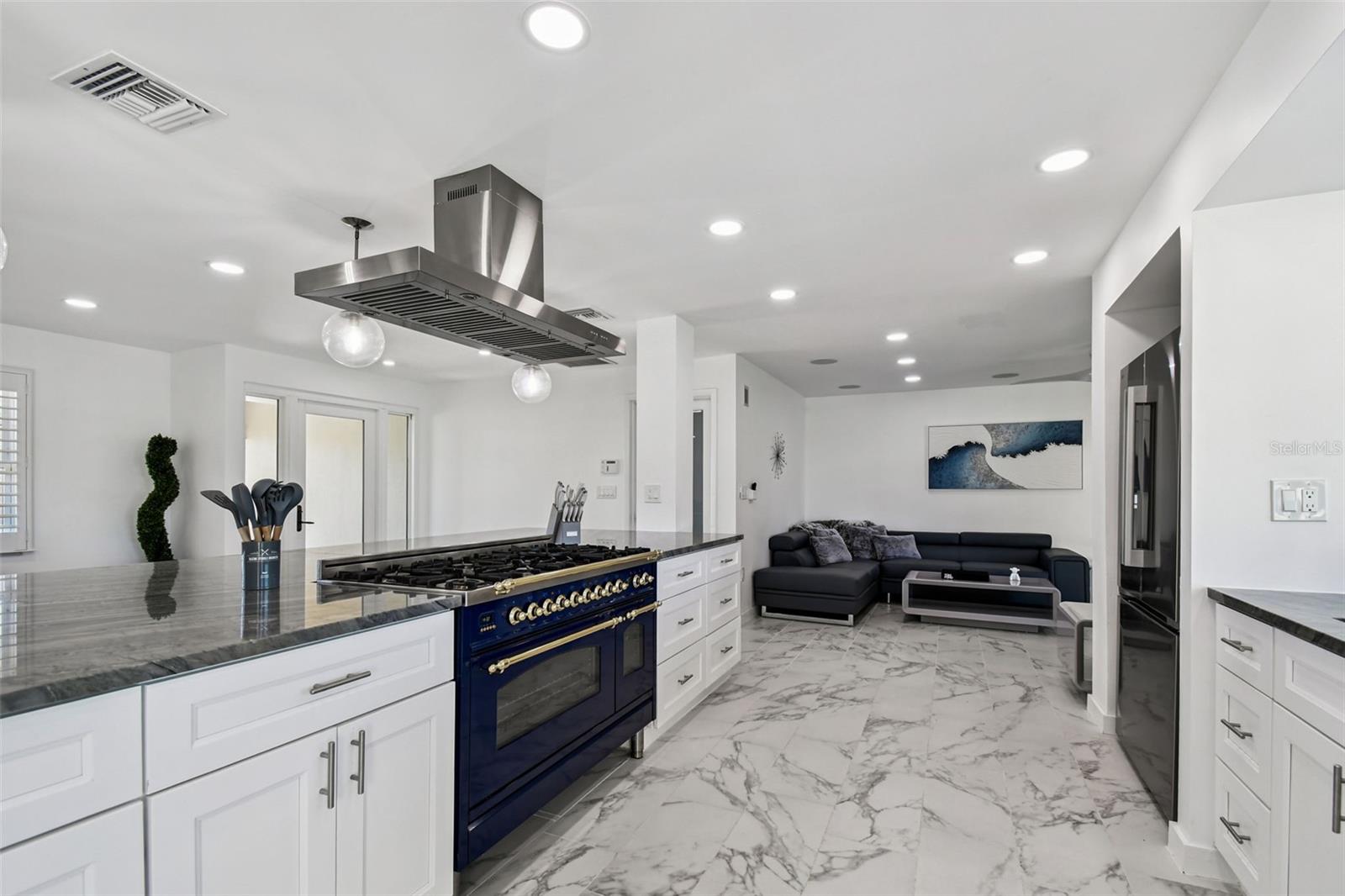 Image 17 of 82 For 340 Palm Island Ne