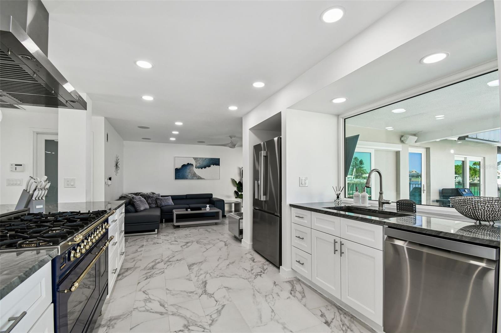 Image 18 of 82 For 340 Palm Island Ne