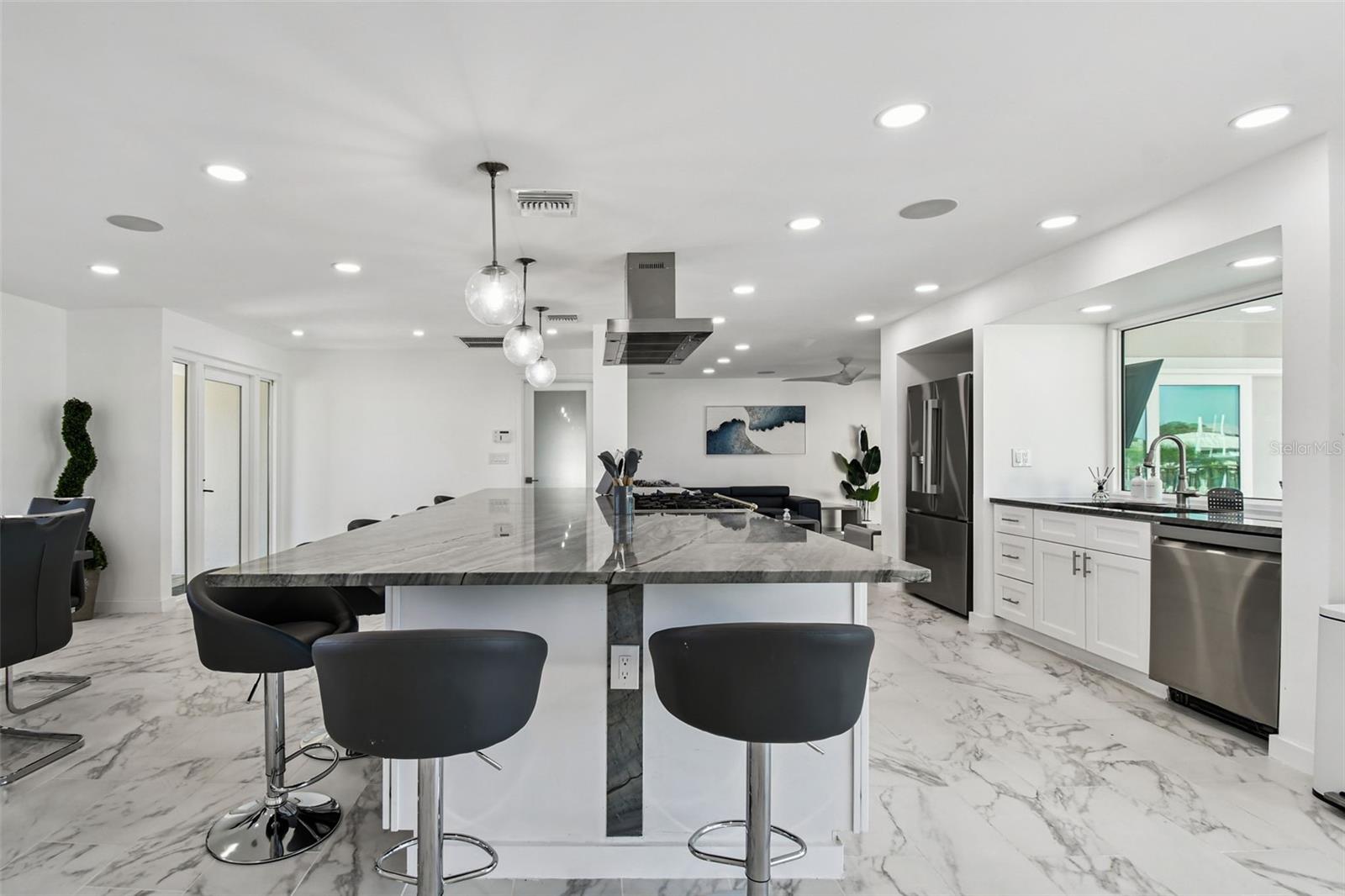 Image 19 of 82 For 340 Palm Island Ne