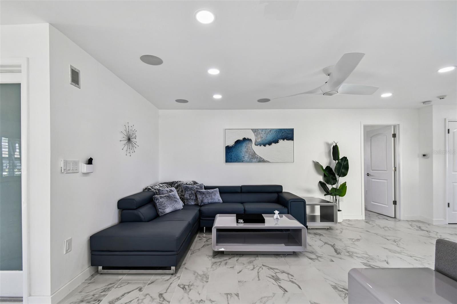 Image 20 of 82 For 340 Palm Island Ne