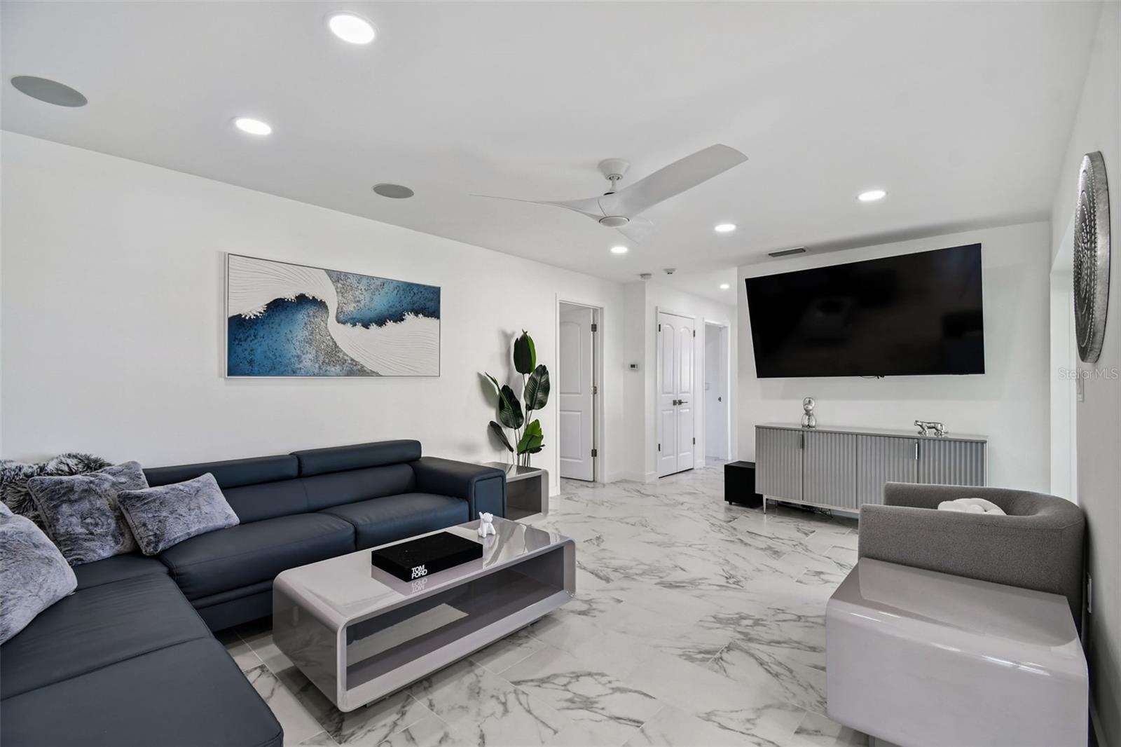 Image 21 of 82 For 340 Palm Island Ne