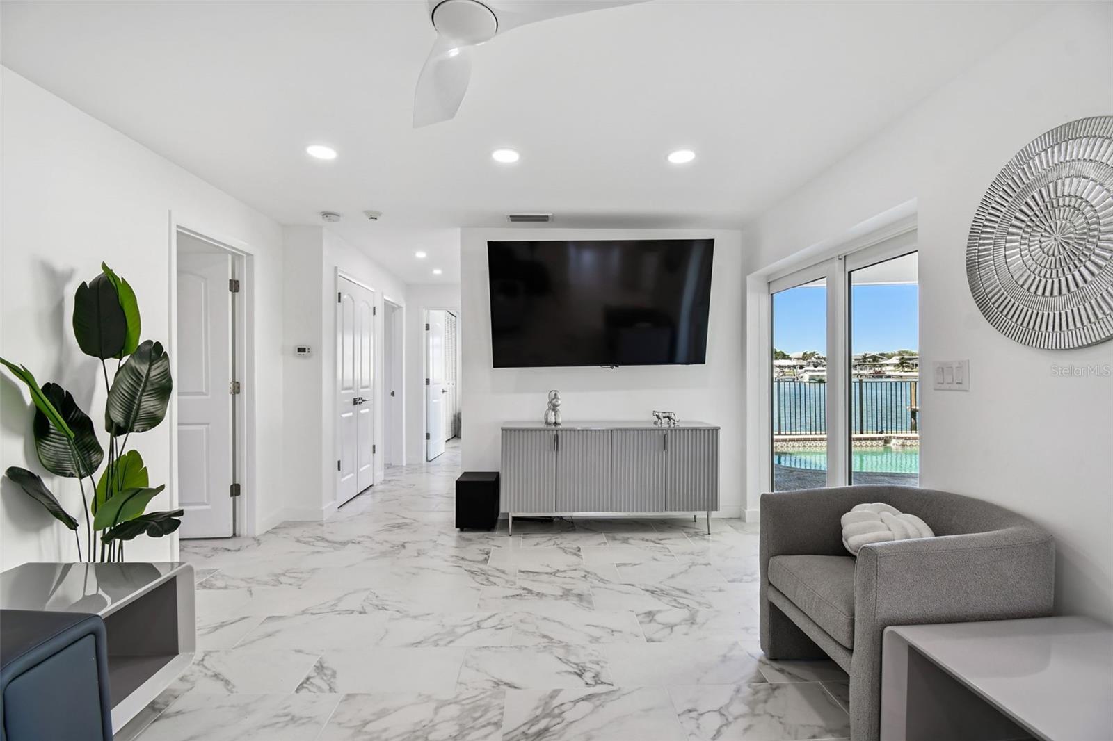 Image 24 of 82 For 340 Palm Island Ne