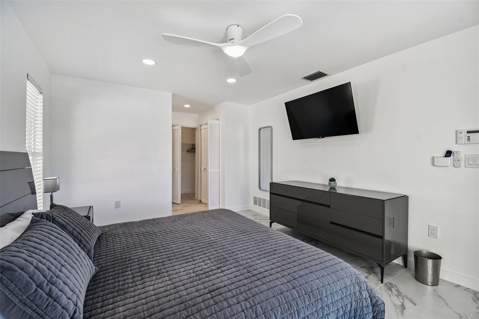 Image 28 of 82 For 340 Palm Island Ne