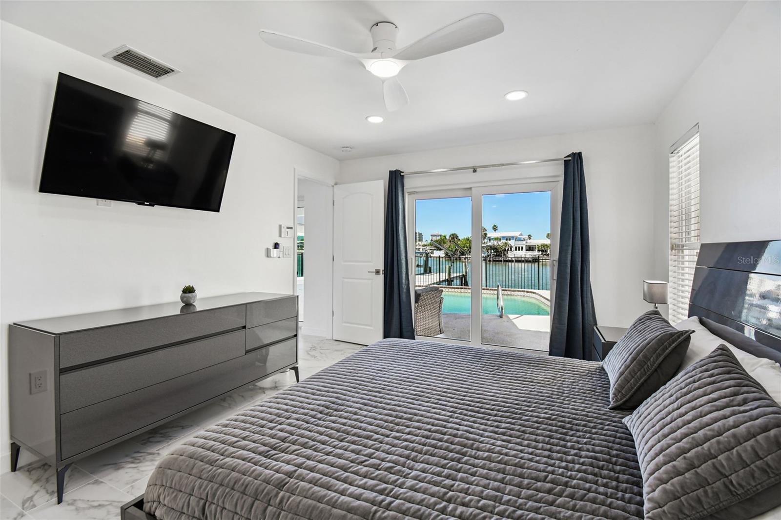 Image 29 of 82 For 340 Palm Island Ne