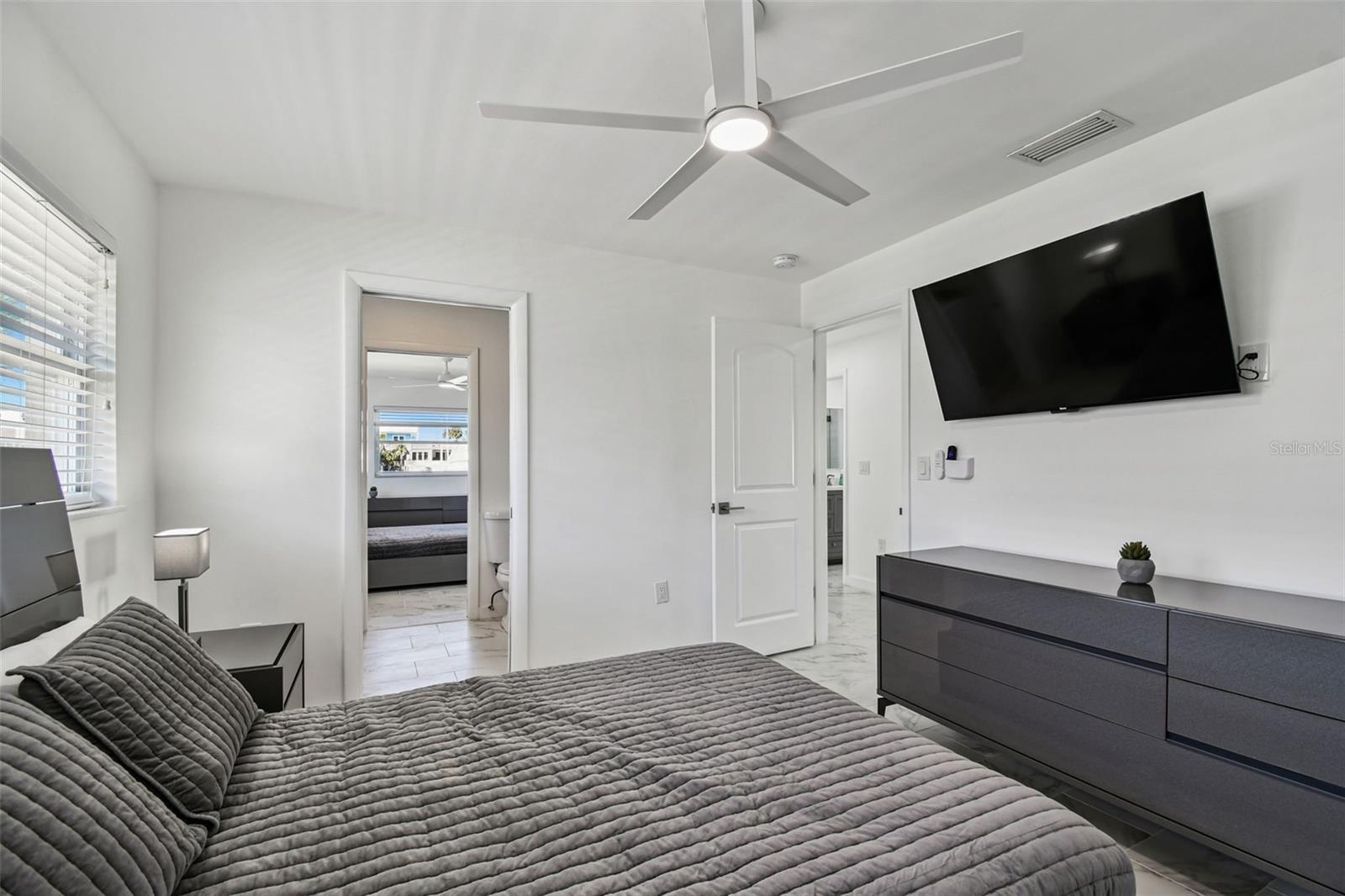 Image 39 of 82 For 340 Palm Island Ne