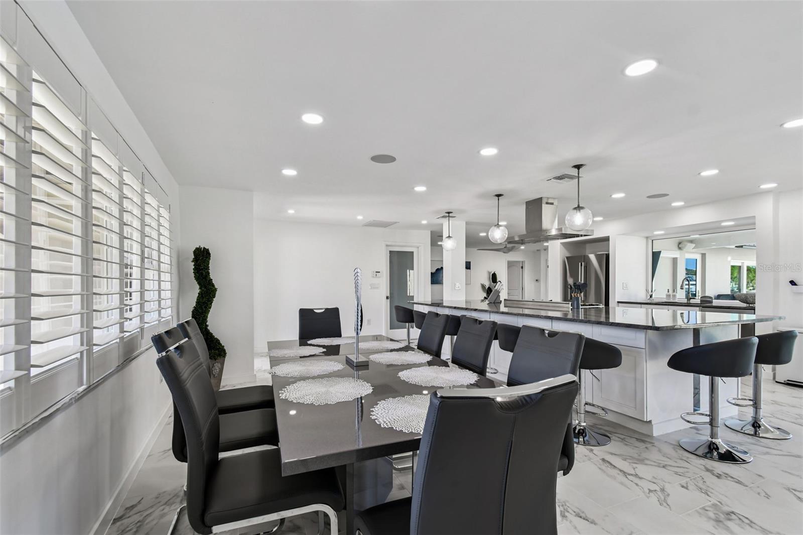 Image 8 of 82 For 340 Palm Island Ne