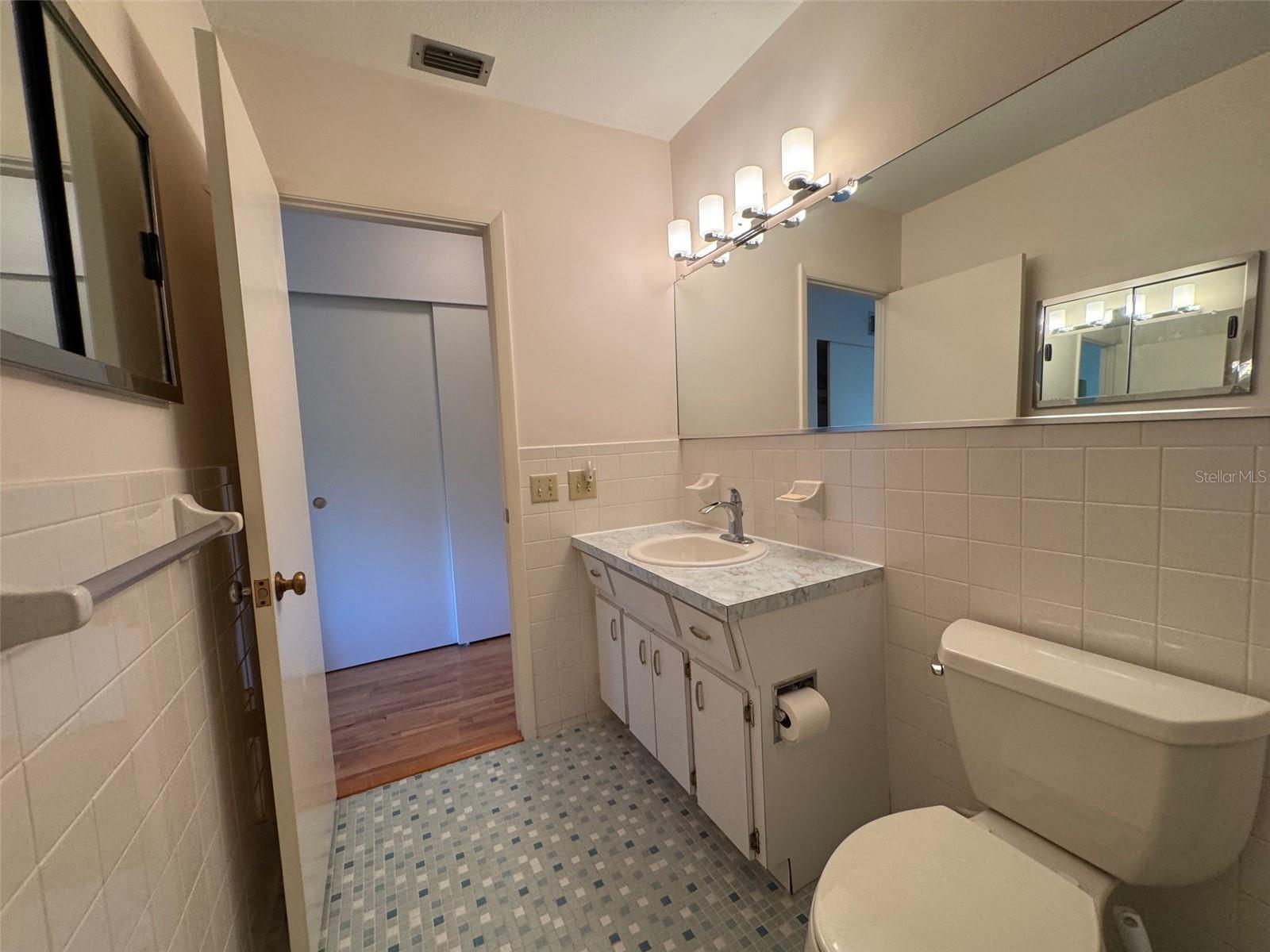 Image 17 of 67 For 2440 World Parkway Boulevard 60