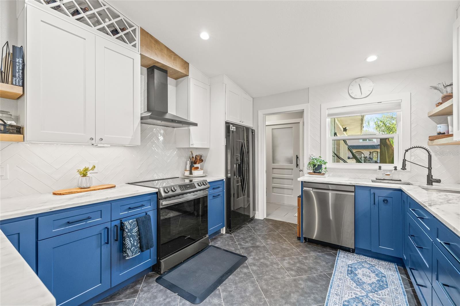 Image 2 of 33 For 2901 61st Avenue S