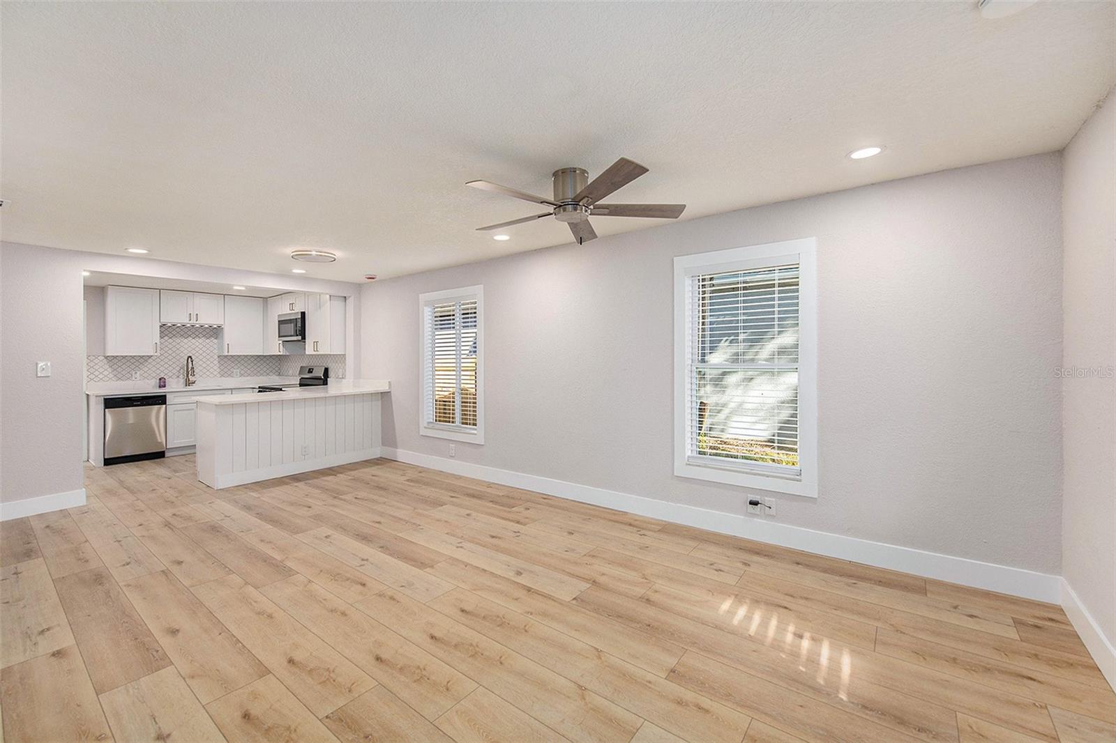 Listing photo id 9 for 8718 Brooks Street