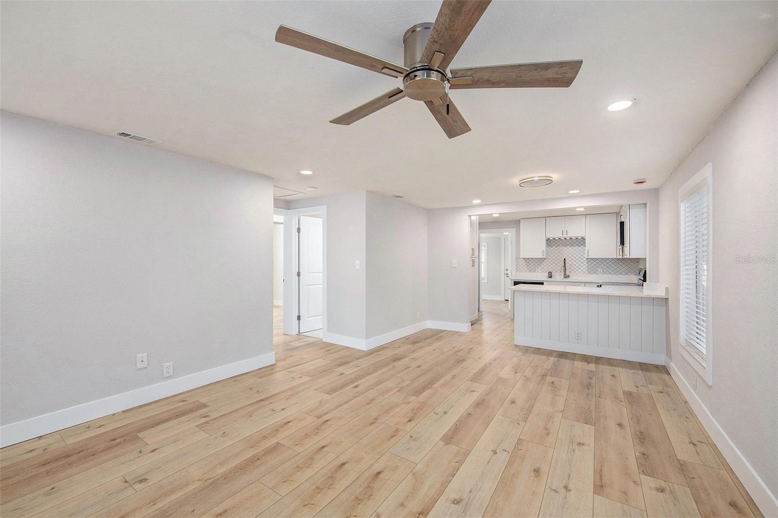 Listing photo id 10 for 8718 Brooks Street