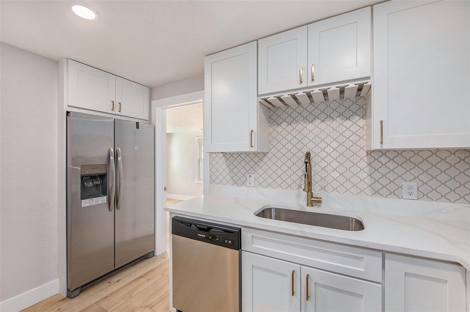 Listing photo id 15 for 8718 Brooks Street