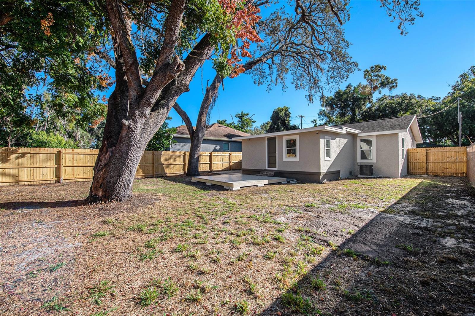 Listing photo id 26 for 8718 Brooks Street