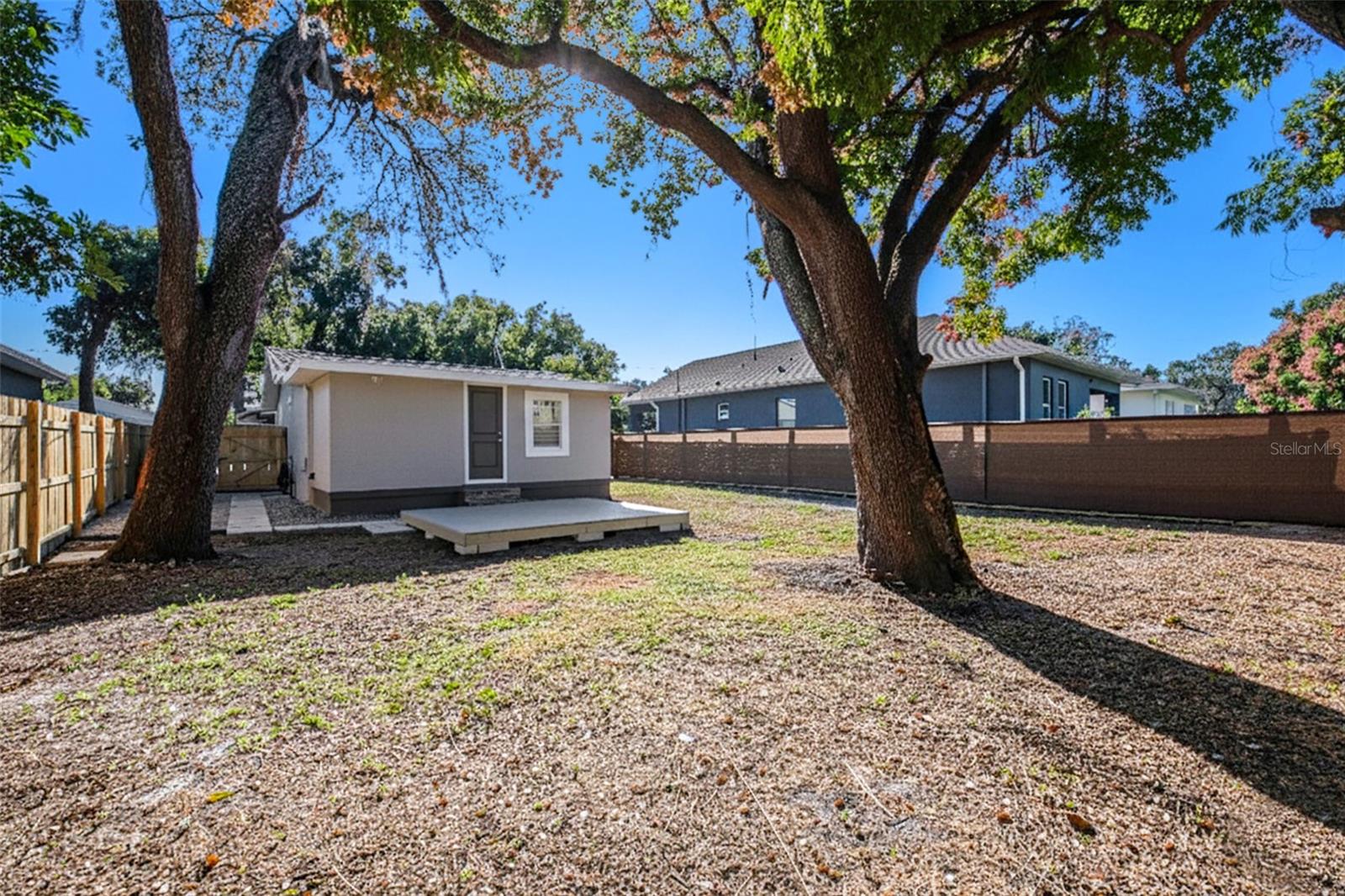 Listing photo id 27 for 8718 Brooks Street
