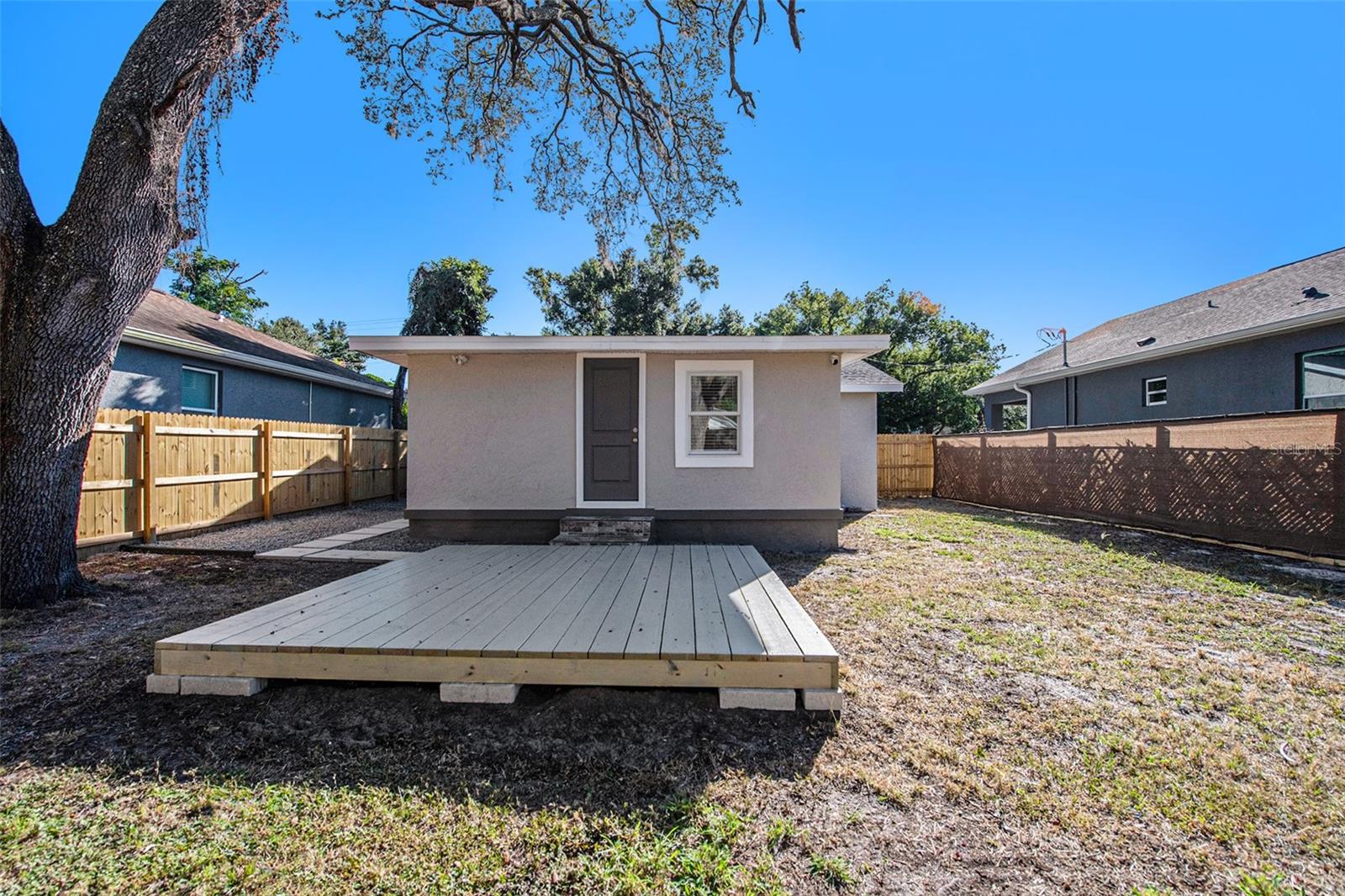 Listing photo id 28 for 8718 Brooks Street