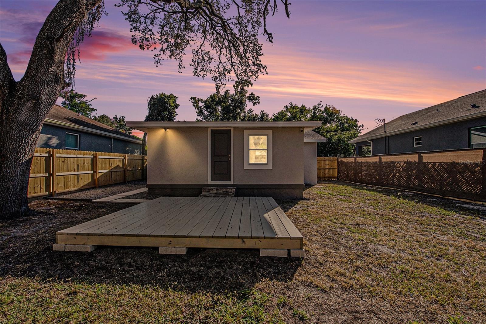 Listing photo id 29 for 8718 Brooks Street