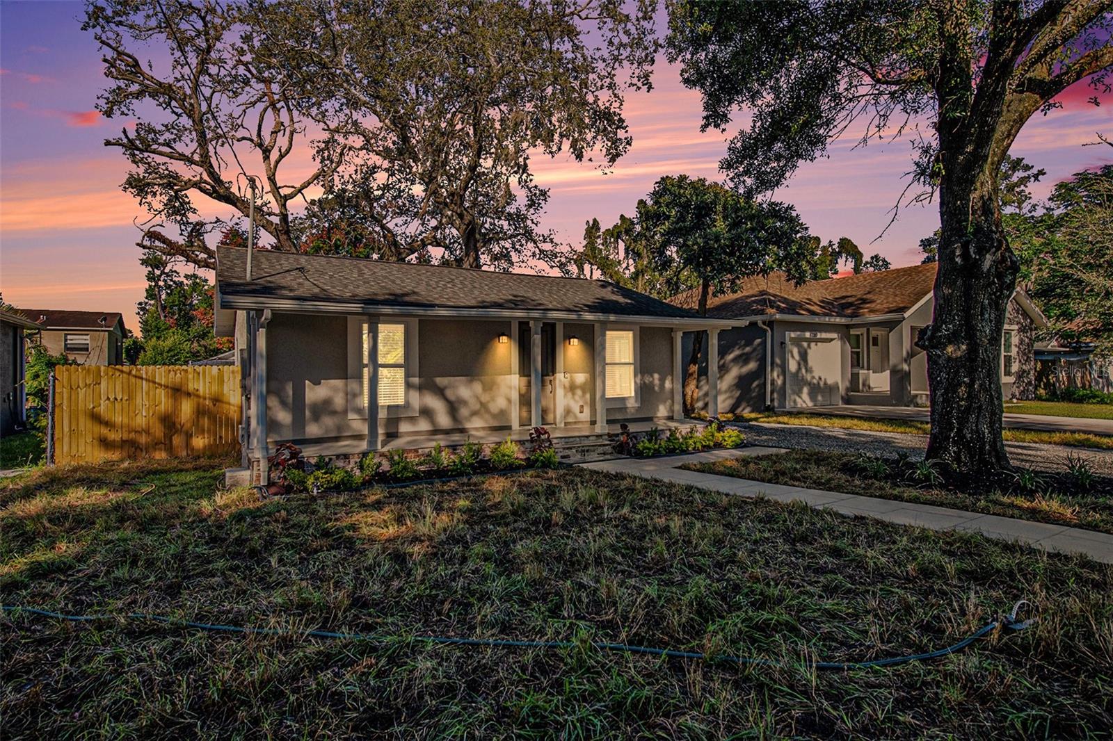 Listing photo id 2 for 8718 Brooks Street