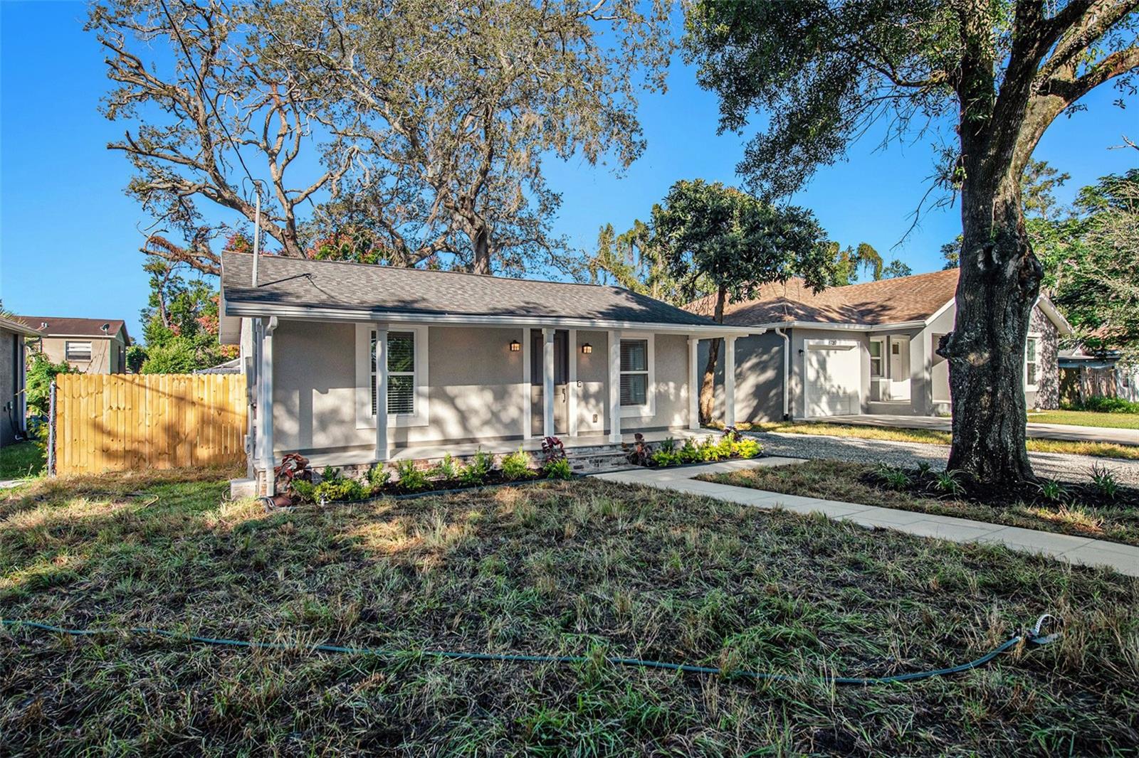 Listing photo id 3 for 8718 Brooks Street