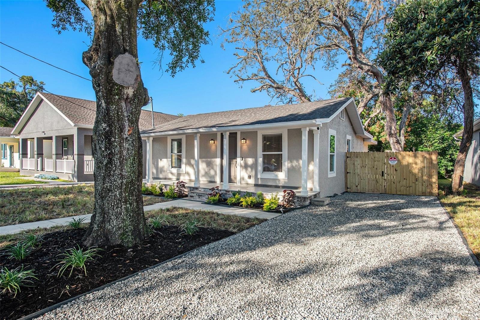 Listing photo id 4 for 8718 Brooks Street