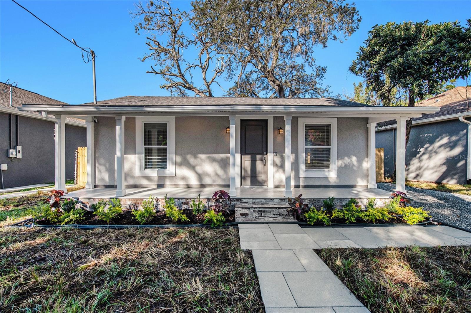 Listing photo id 5 for 8718 Brooks Street
