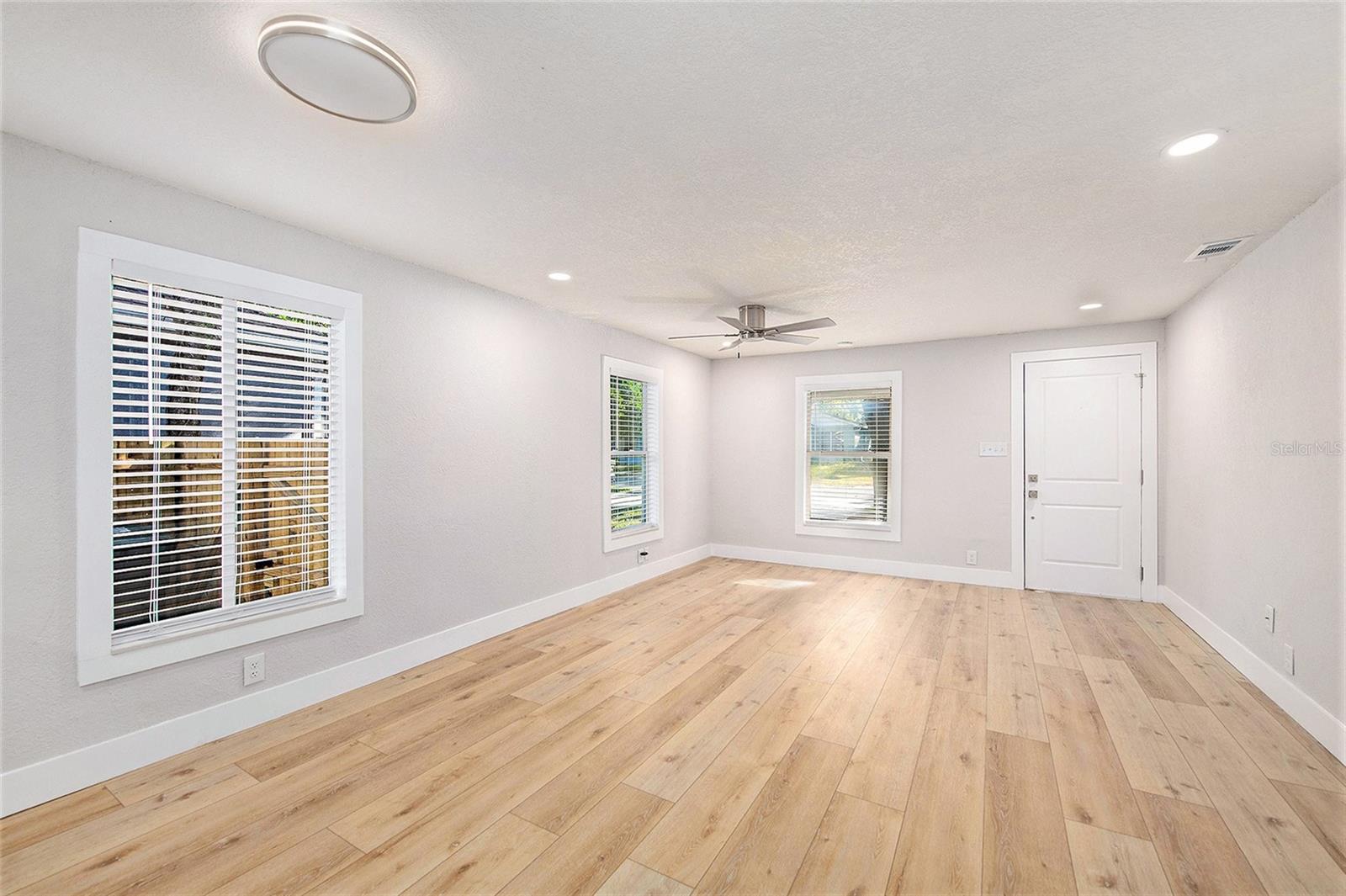 Listing photo id 7 for 8718 Brooks Street