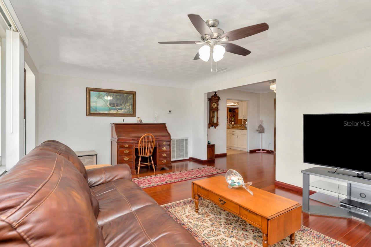 Image 10 of 52 For 2098 35th Street N