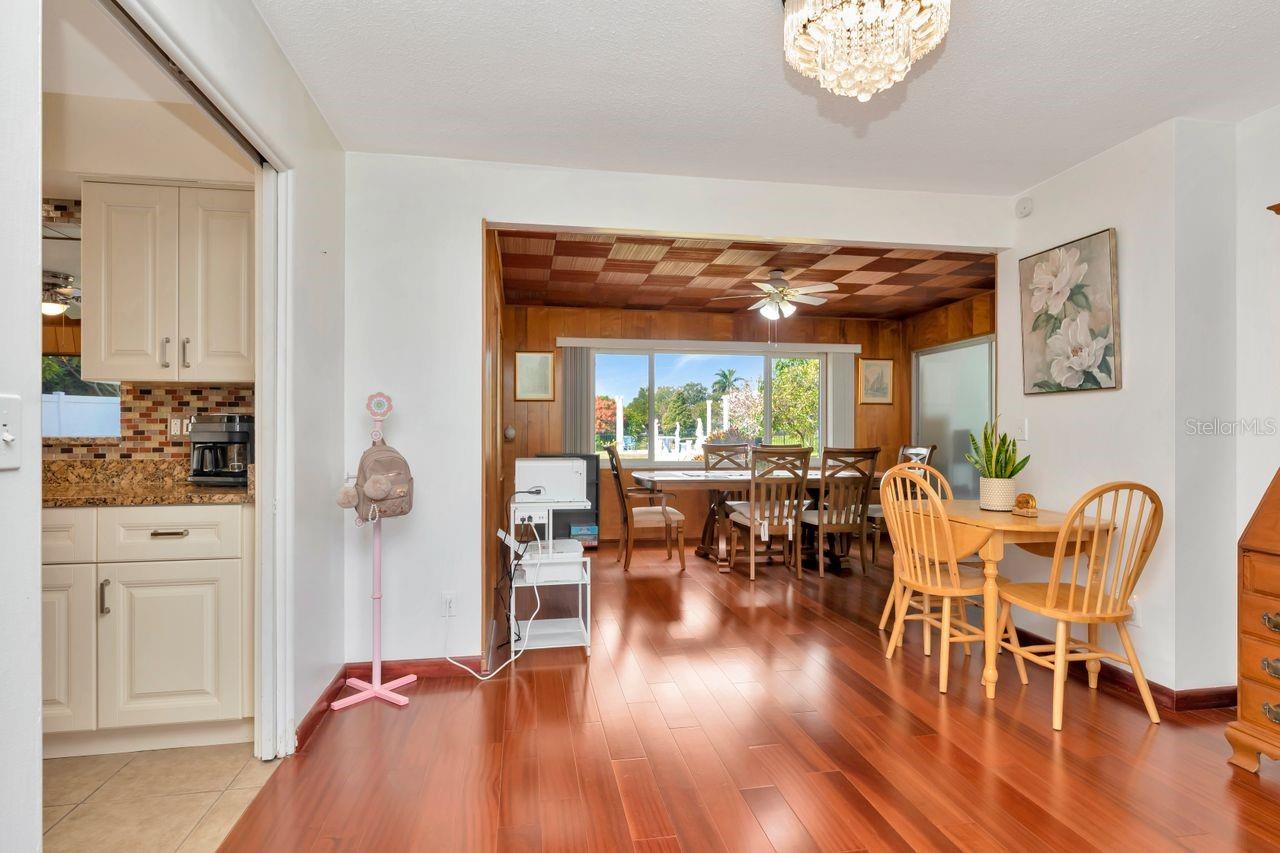 Image 11 of 52 For 2098 35th Street N