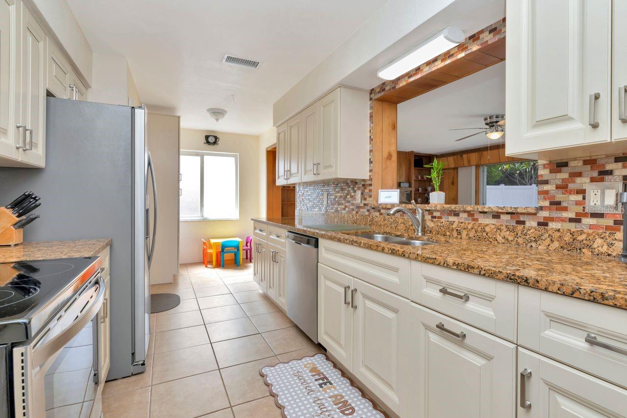 Image 19 of 52 For 2098 35th Street N