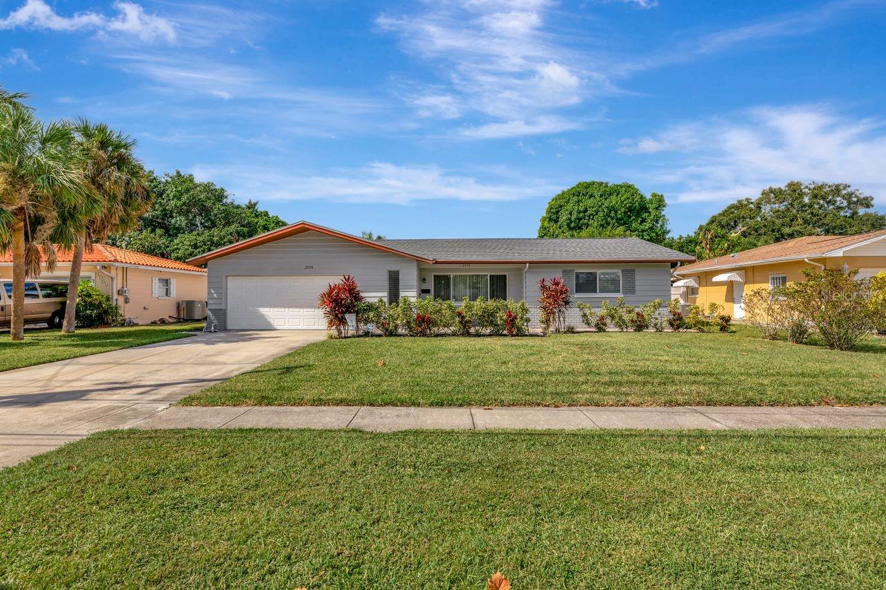 Image 2 of 52 For 2098 35th Street N