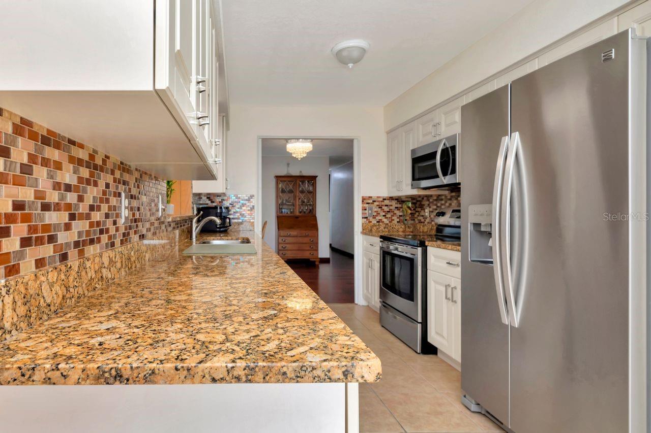 Image 21 of 52 For 2098 35th Street N