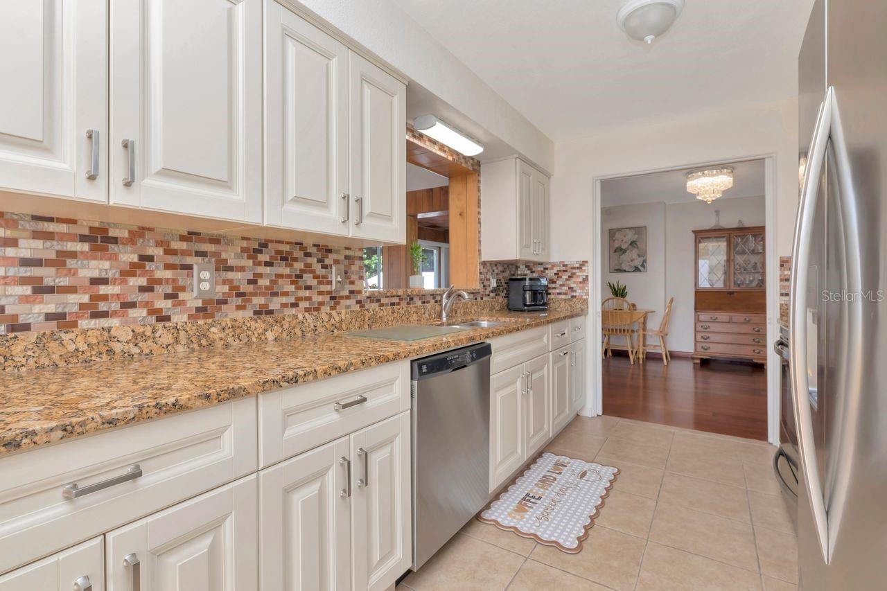 Image 22 of 52 For 2098 35th Street N