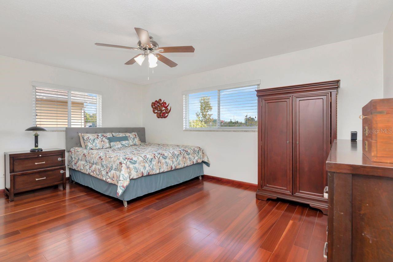 Image 24 of 52 For 2098 35th Street N