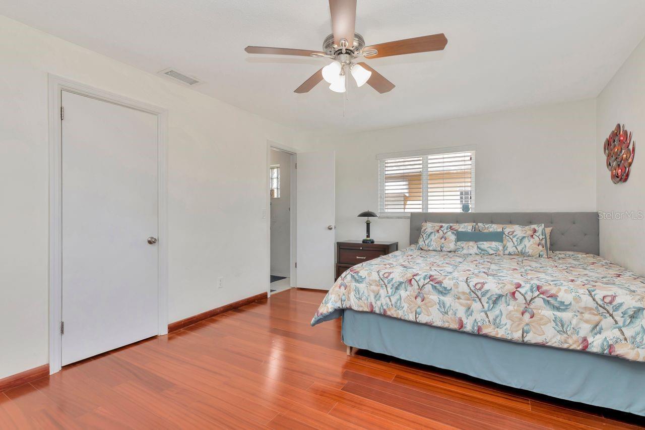 Image 25 of 52 For 2098 35th Street N