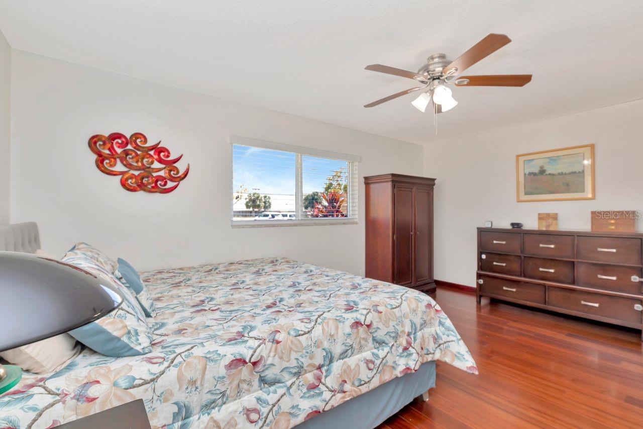 Image 26 of 52 For 2098 35th Street N